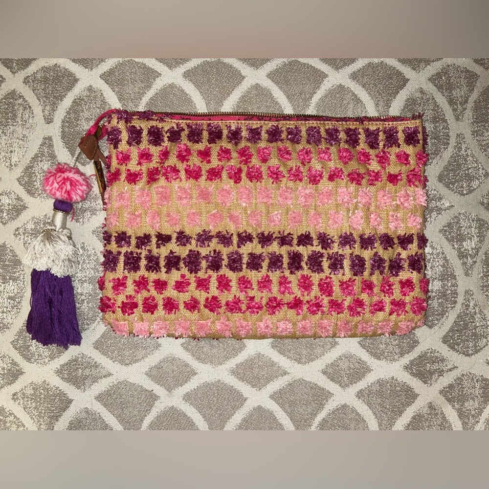 Casual clutch!